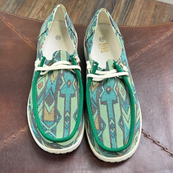 2 pair Aztec Patterned canvas Shoes 10 - Picture 9 of 15